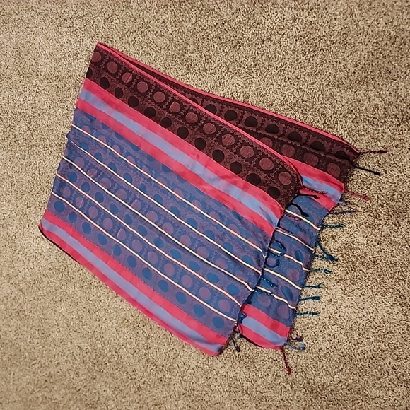 Scarf - Picture 1 of 9